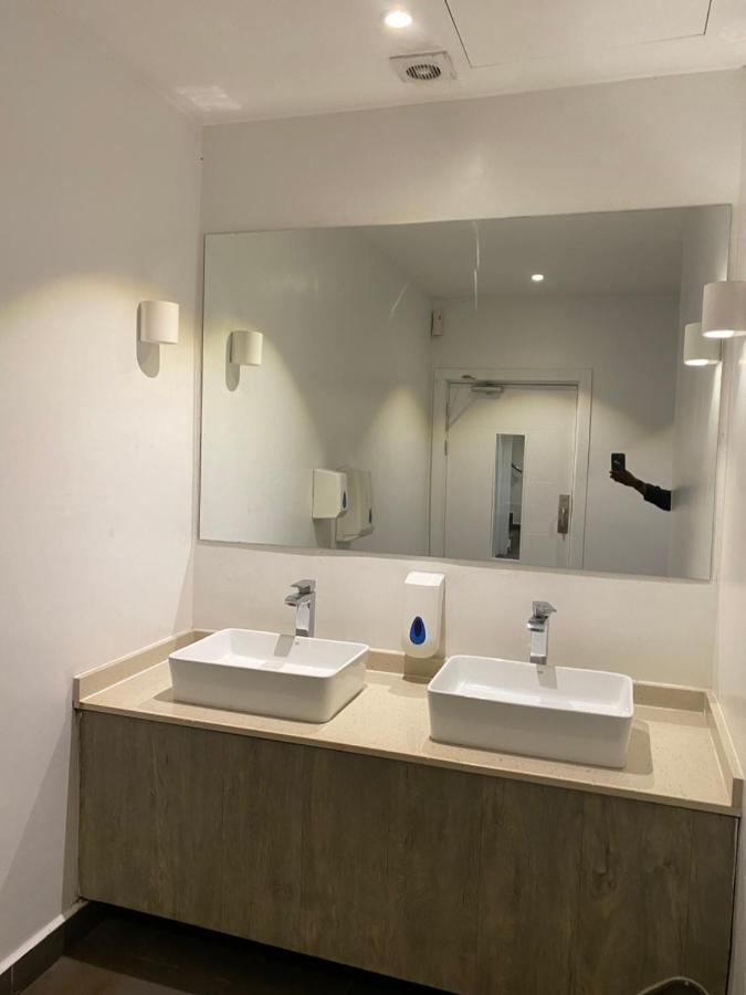 One Bedroom Apartment At A Embassy Gardens Cantonments Acra Exterior foto